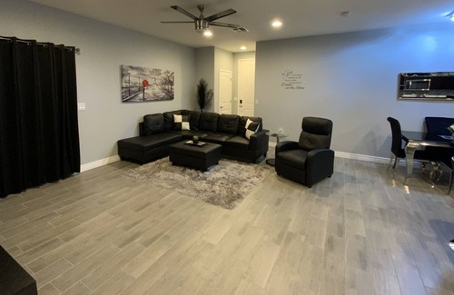 Kingman Casa | Stunning Newer Townhome By Route 66 & Krmc for Medical Professionals!