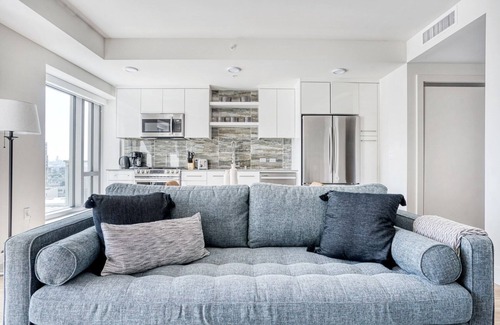 Downtown Oakland Apartamento | Stunning Oakland 1BR w/ AC, W/D, Sky Deck, next to BART, by Blueground