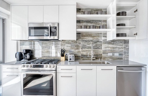 Downtown Oakland Apartamento | Stunning Oakland 1BR w/ AC, W/D, Sky Deck, next to BART, by Blueground
