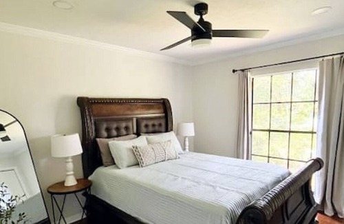 Bloomingdale Casa | Stunning Oaks Estate