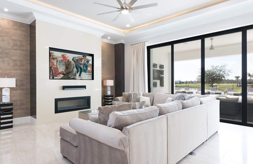 Reunion Casa | Stunning Oasis with Water Views at Reunion