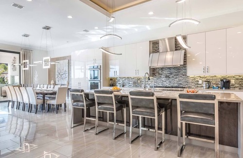 Reunion Casa | Stunning Oasis with Water Views at Reunion