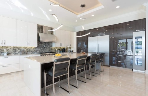 Reunion Casa | Stunning Oasis with Water Views at Reunion
