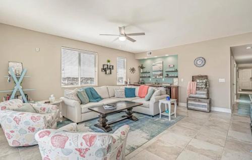 Windy Hill Casa | Stunning Ocean Breeze Luxury Villas 4D-Across The Street From The Ocean! Sleeps 10 guests!