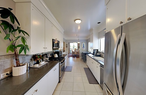 Toro Canyon Casa | Stunning Ocean & Mountain Views in Tranquil Setting