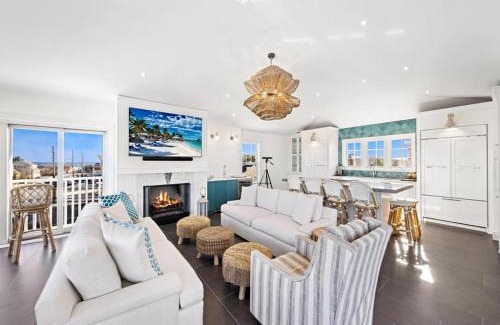 North Beach Haven Casa | Stunning Ocean-Side 4 Bedroom Property With A Hot Tub And Endless Views