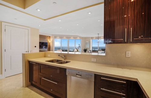 Singer Island Condominio | Impresionantes vistas al mar desde todas las habitaciones * WiFi gratuito y estacionamiento * Parrilla * Piscina * Bañera de hidromasaje * AC