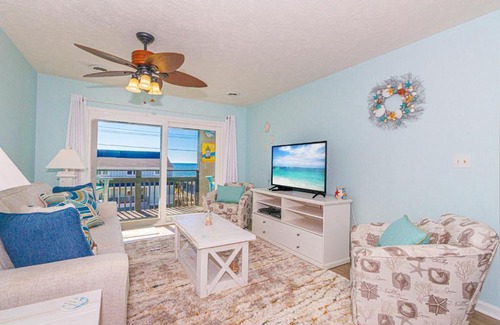 North Myrtle Beach Casa | Stunning Ocean View 2-bedroom Suite-Renovated and sleeps 8! Channel Marker E-3