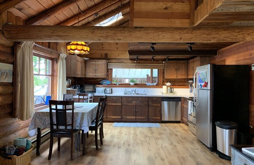 Regional District of Nanaimo Cabaña | Casa frente al mar con encanto en Lantzville!