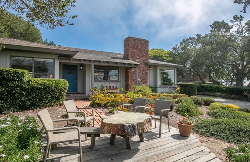 Carmel Woods Casa | Stunning Ocean Views Close to Golf Wine Tasting Shops Beach