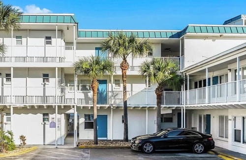 Bostwick Park Condominio | Ground Floor Oceanfront Condo in lovely Daytona Beach. 1 bedroom with AC & WiFi