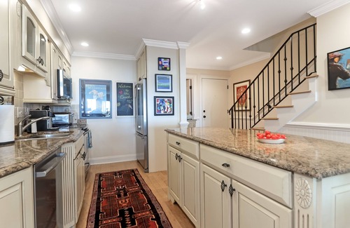 Charleston County Condominio | Stunning Oceanfront Condo, Steps to Beach & Community Pool - 22 Beach Club