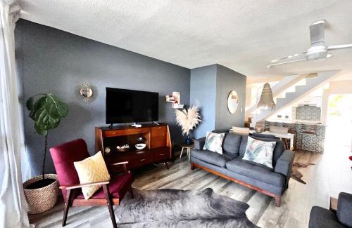Selection Beach Apartamento | Stunning Oceanfront Apartment with a balcony overlooking Umdloti Beach