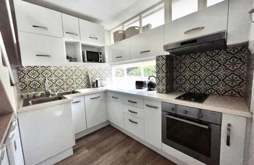 Selection Beach Apartamento | Stunning Oceanfront Apartment with a balcony overlooking Umdloti Beach
