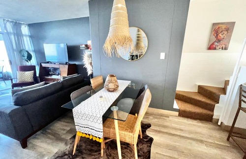 Selection Beach Apartamento | Stunning Oceanfront Apartment with a balcony overlooking Umdloti Beach