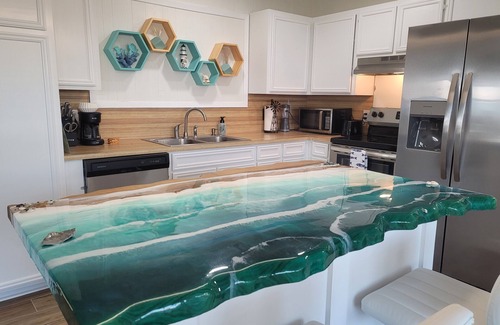 Lakeview  Jefferson County Casa | Stunning Oceanfront Beach House near Holly Beach w/balcony & awesome beach decor