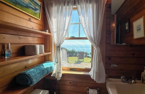 Chilmark Casa | Stunning Oceanfront Home in Chilmark. 2 minutes to the beach.