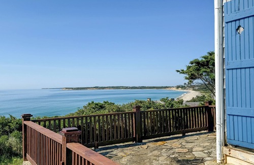 Chilmark Casa | Stunning Oceanfront Home in Chilmark. 2 minutes to the beach.