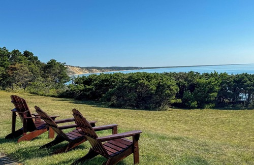 Chilmark Casa | Stunning Oceanfront Home in Chilmark. 2 minutes to the beach.