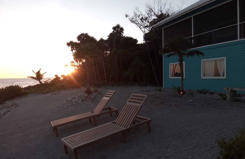 Isla de Utila Casa | Stunning Oceanfront Home - Casa del Loco Amor