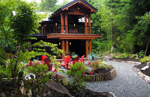Tofino Casa | Stunning oceanfront oasis with majestic mountain and lush forest views.