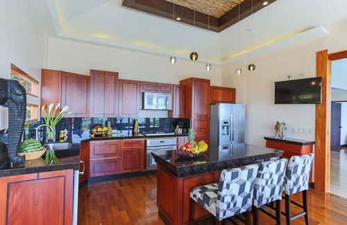 Valle Pura Vida Casa | STUNNING OCEANVIEW, FAMILY LUXURY, NEW, PRIVATE MOUNTAIN TOP in Manuel Antonio