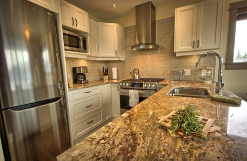 Port Renfrew Cabaña | Stunning Oceanview Cottage - 3 Bedroom + Sauna - Pet Friendly