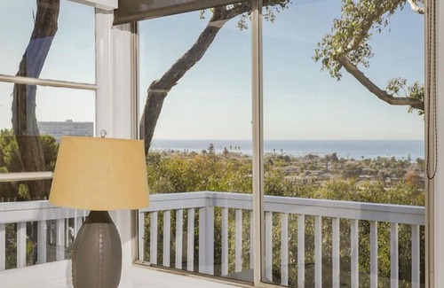 Village of La Jolla Casa | Jane's Impresionante artesano con vista al mar en el pueblo de La Jolla - Walk To All!