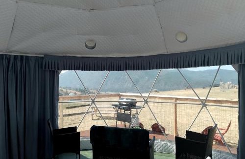 Plains Otro | Stunning Off-Grid Dome with Spectacular Views for a Unique Glamping Getaway in Montana
