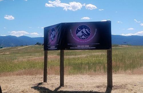 Plains Otro | Stunning Off-Grid Dome with Spectacular Views for a Unique Glamping Getaway in Montana