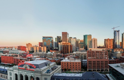 City Park Apartamento | Impresionante, nuevo, apartamento de un dormitorio. A pasos del parque de la ciudad de Denver.