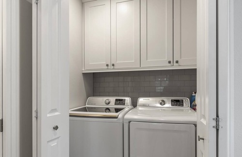 City Park Apartamento | Impresionante, nuevo, apartamento de un dormitorio. A pasos del parque de la ciudad de Denver.