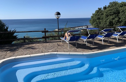 Finale Ligure Apartamento | Stunning panoramic terrace overlooking the sea