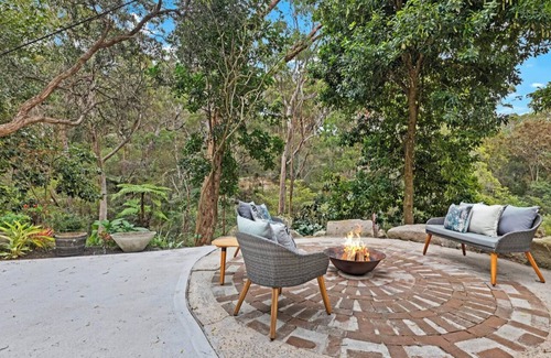 Galston Casa | Stunning Peaceful Holiday Haven set on acreage with nearby Waterfall and Jacuzzi