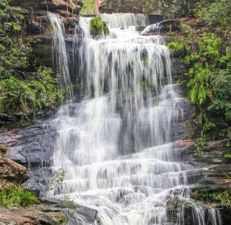 Galston Casa | Stunning Peaceful Holiday Haven with Waterfall