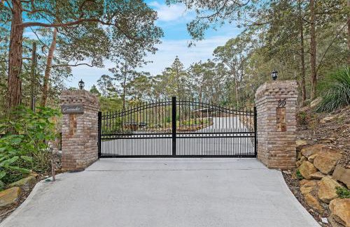 Galston Casa | Stunning Peaceful Holiday Haven with Waterfall
