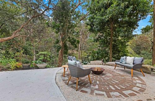 Galston Casa | Stunning Peaceful Holiday Haven with Waterfall