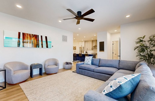 Long Neck Casa | Stunning Peninsula getaway with pools, hot tubs, sports courts, & on-site golf