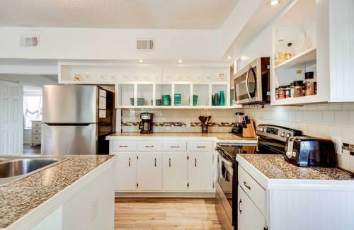 Bayou Grande Villa Casa | Stunning Pensacola Home, 8 Mi to Downtown!