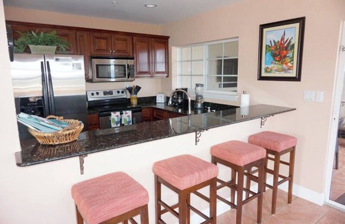 Great Cruz Bay Condominio | Ven a disfrutar de nuestro Penthouse Condo! Caminata a Cruz Bay.