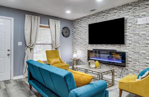 Cloverdale Casa | Stunning, Pet-friendly Home in Savannah