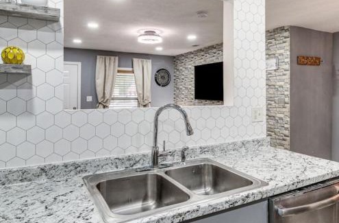 Cloverdale Casa | Stunning, Pet-friendly Home in Savannah