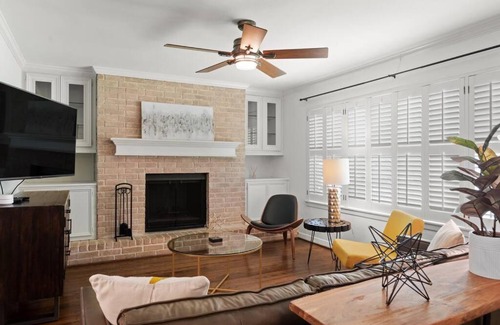 Braeswood Place Casa | Stunning Pool and Chefs Kitchen NRG MedCenter