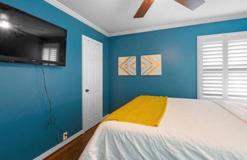 Braeswood Place Casa | Stunning Pool and Chefs Kitchen NRG MedCenter