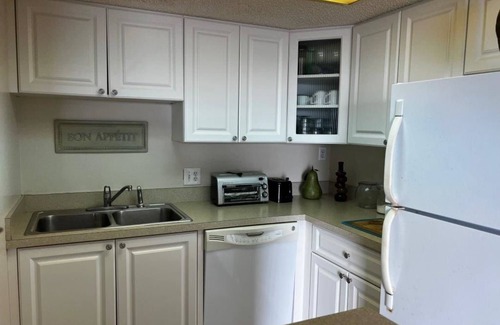 Ormond Shores Estates Condominio | Stunning Pool & Ocean View 2/2 Ormond Beach Condominium