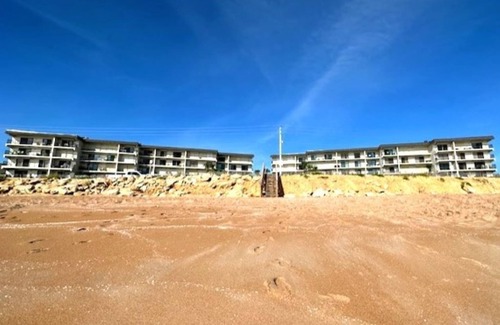 Ormond Shores Estates Condominio | Stunning Pool & Ocean View 2/2 Ormond Beach Condominium