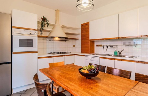 Delebio Casa | Estupenda casa de vacaciones privada con WIFI, TV, patio, vista panorámica y aparcamiento