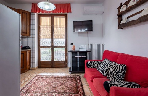 Montegrosso dʼAsti Casa | Maravillosa casa de vacaciones privada con A/C, piscina privada, WIFI, TV, patio, mascotas permitida