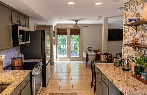 Flintstone Cabaña | Stunning Private Cottage! Base of Beautiful Lookout Mtn; 10 miles to Chattanooga; Rock City, Hiking