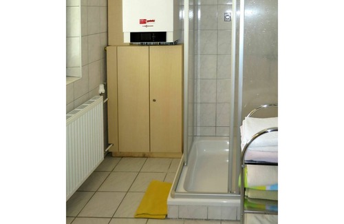 Tux Casa | Maravillosa casa de vacaciones privada para 10 personas con WIFI, TV, patio y aparcamiento
